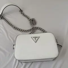 GUESS ホワイト ショルダーバッグ チェーンのサムネイル