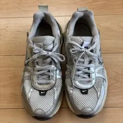 NIKE V2K RUNのサムネイル