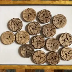 レトロなボタン　柄入りココナッツ