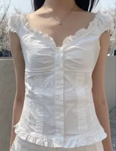 Brandy Melvilleフリルネック ブラウス ホワイトのサムネイル