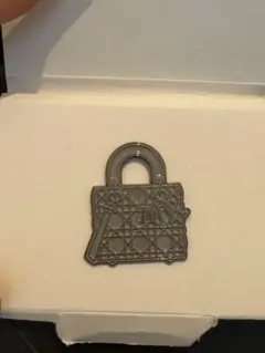 Dior Lady Dior ピンバッジ グレーのサムネイル
