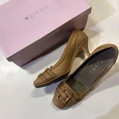 ダイアナ パンプス スクエアトゥ バックル ベルト レザー キャメル 茶