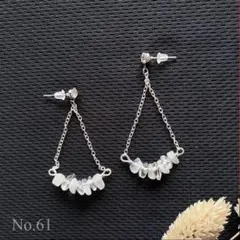 ☆ムーンストーンと水晶の大ぶりピアス☆天然石！ハンドメイド no.61