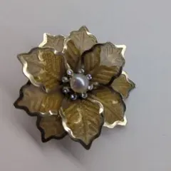 ゴールド 花形ブローチ パール付き