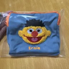 セサミストリート　ガチャガチャ もこもこポーチ　アーニー