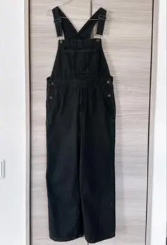 GU デニムサロペットストレートパンツ ブラック　オーバーオール 黒 サロペット
