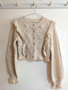 アイボリー フリル付き クロップドニット