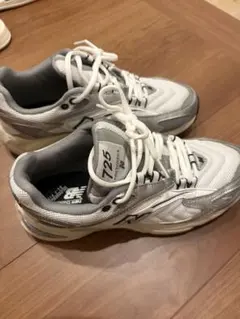 New BalanceML725CDシルバー/グレー スニーカー