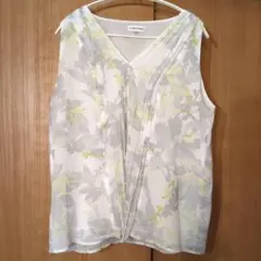 美品です。Calvin Klein 花柄ノースリーブブラウス