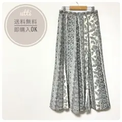 美品　BRITTY MORE ブリッティモア　ボタニカル　総柄　フレアスカート