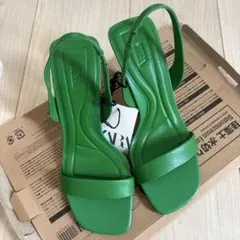 ZARA サンダル　ミュール　緑　グリーンのサムネイル