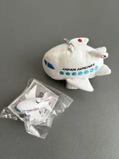 JAL ノベルティJAPAN AIRLINES 飛行機キーホルダー ぬいぐるみのサムネイル