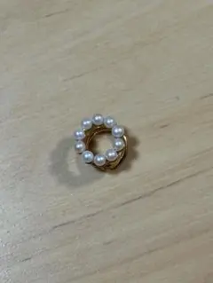 ete パール装飾の金色リング （片耳）