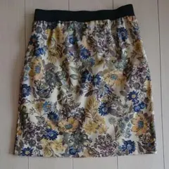 ル クールブラン 花柄スカート