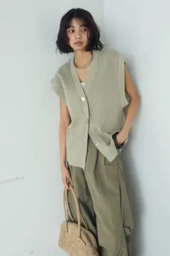 ポリウーリーメタルボタンベスト Vネックノースリーブカーディガン ESICA