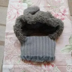 グレー ニット帽 ポンポン付き