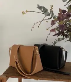CLANE クラネ　トライアングル　ショルダーバッグ
