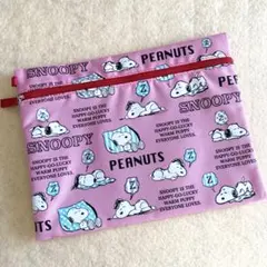 N*c様 【新品未使用】PEANUTS スヌーピー クッションフラットポーチ ピ
