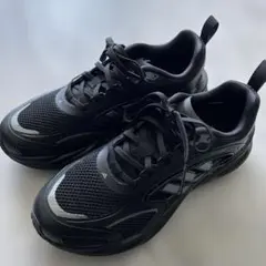 adidas スニーカー