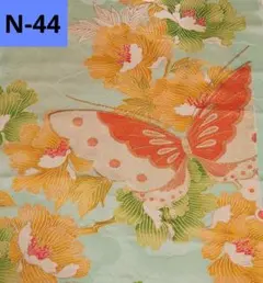 N-44 緑系 蝶 振袖 着物 はぎれ 正絹 金彩 生地 素材 リメイク