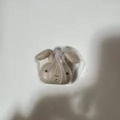 ガチャ　クレヨンしんちゃん　マスコットキャップチャーム　うさぎ