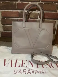 VALENTINO GARAVANI ベージュ トートバッグのサムネイル