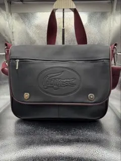 LACOSTE ショルダーバッグ メッセンジャーバッグ A4サイズ可能 PVCのサムネイル