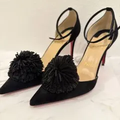 ルブタン　黒 スエード ポンポン付き ハイヒール