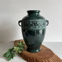 k005 耳付き鋳銅花瓶 碧色 壁画のようなエキゾチックな文様が印象的な逸品