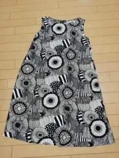 Mサイズ★極美品★ユニクロのマリメッココラボ　ワンピース★黒　花柄