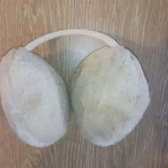 クリーム色ファー耳あて