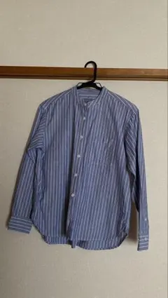 無印良品 青と白のストライプ スタンドネックシャツ
