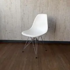 Vitra ヴィトラ社 イームズ シェルチェアー DSR ホワイト - メルカリ