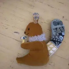 ミナペルホネン　星柄キノコみっけたリスさん　これは食べたらダメなやつだな