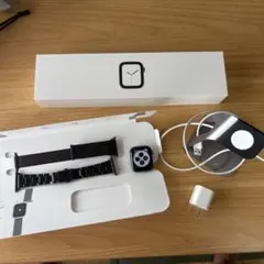 Apple Watch Series4 新品バンド、スタンド付属