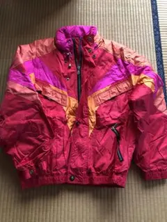 スキーウエア女性用の上着です。