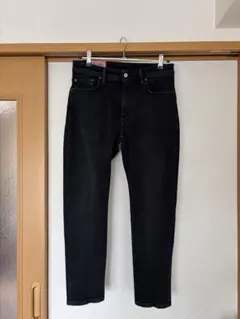 Acne Studious テーパードブラックジーンズ　W30 L30のサムネイル