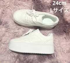 新品。厚底ホワイトレースアップスニーカー