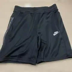 新品NIKE ブラック ショートパンツ　above knee lengthのサムネイル