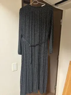 GLACIER 黒ドット柄プリーツワンピース M