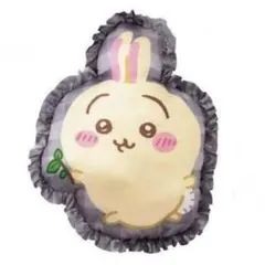 ちいかわ　ギンガムフリルクッション全3種14個セット Amazon｜ちいかわ ギンガムフリルクッション (ハチワレ)｜足枕