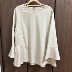 グリーンレーベルリラクシング　パウドレペプラムブラウス