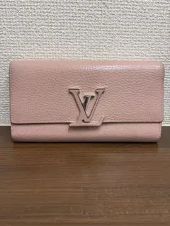 ルイヴィトン ポルトフォイユ カプシーヌ ピンクベージュ スタッズ