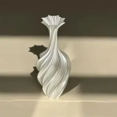 ホワイト波状フラワーベース
