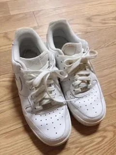 Nike Air Force 1 ホワイト スニーカー