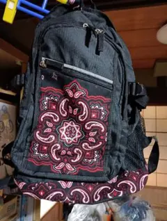 エスニック風リュック 黒と赤刺繍