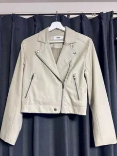 ライトベージュ ライダースジャケット AZUL