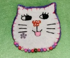 猫　ブローチ　ハンドメイド