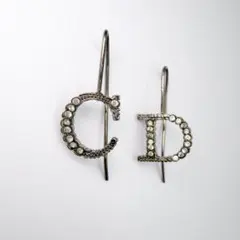 DIOR★ディオールロゴ ピアス シルバー系 ラインストーン 揺れるデザイン DIOR☆ディオールロゴ ピアス シルバー系 ラインストーン 揺れる
