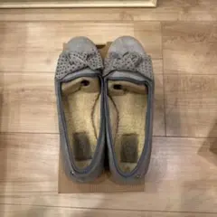 UGG リボン　フラットシューズ